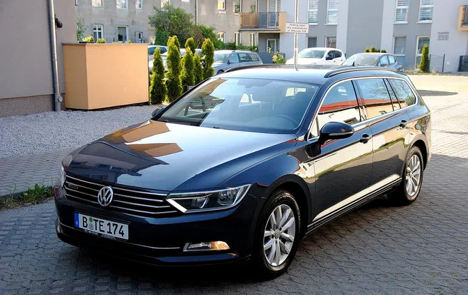 lubuskie Volkswagen Passat cena 52900 przebieg: 228000, rok produkcji 2015 z Lidzbark